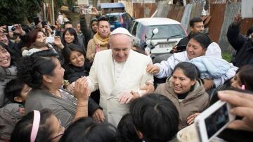 El Papa visita un barrio humilde de Roma