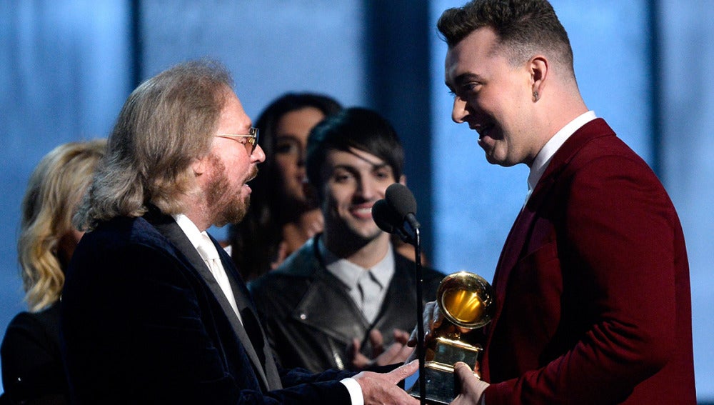 Sam Smith, recoge uno de sus Grammy
