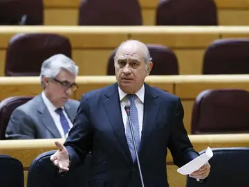 Jorge Fernández Díaz responde a una pregunta en el Senado Jorge Fernández Díaz responde a una pregunta en el Senado