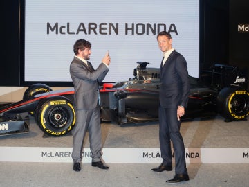 Alonso y Button bromean
