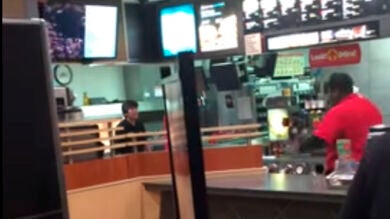 Un trabajador de McDonald's destroza el local al saber que está despedido