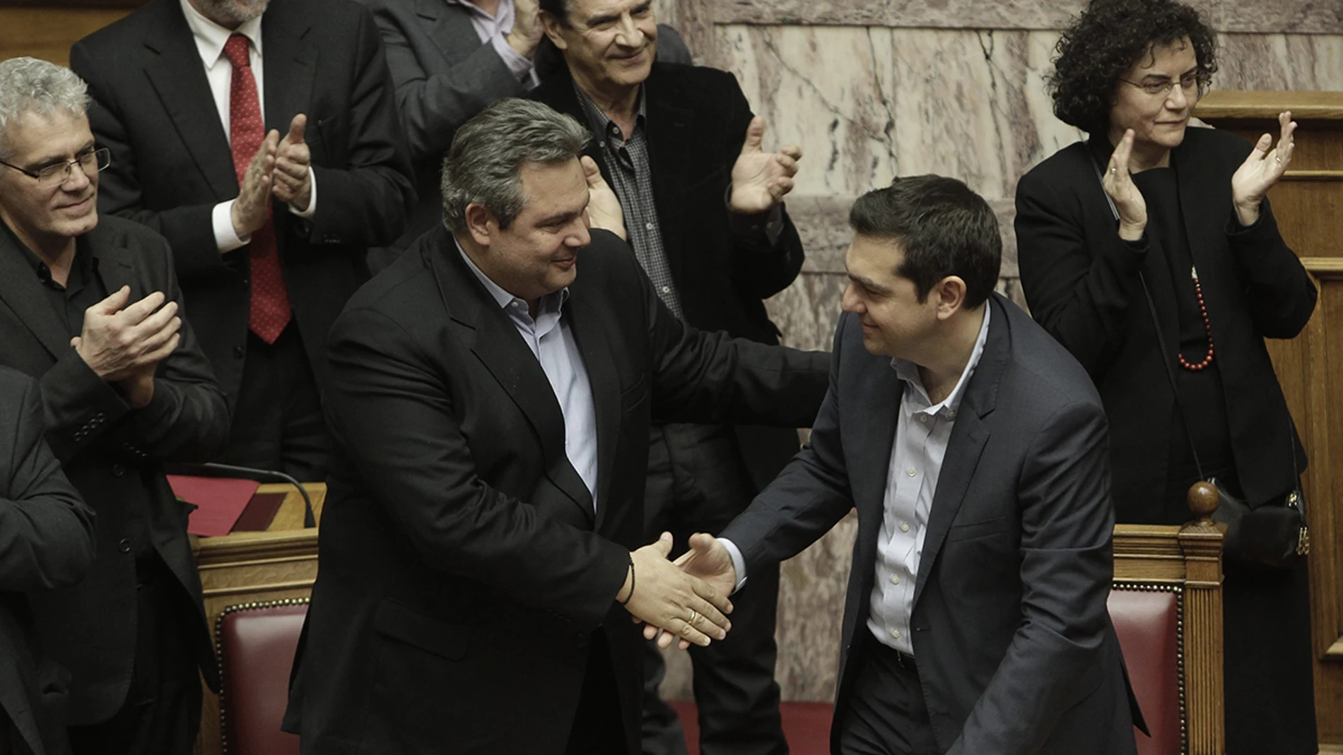 Panos Kammenos felicita a Alexis Tsipras Panos Kammenos felicita a Alexis Tsipras