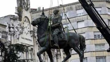 Estatua retirada de Franco