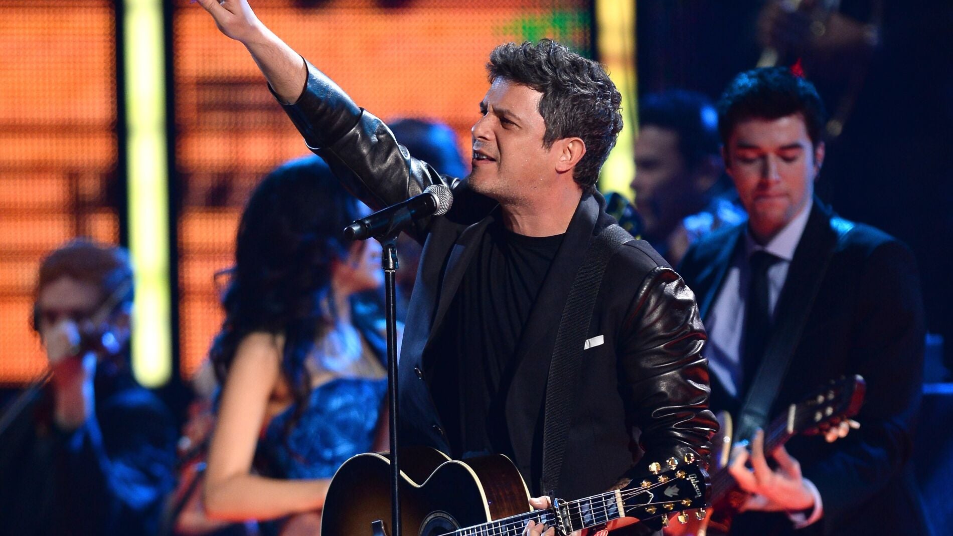 Alejandro Sanz, durante una actuaci&oacute;n