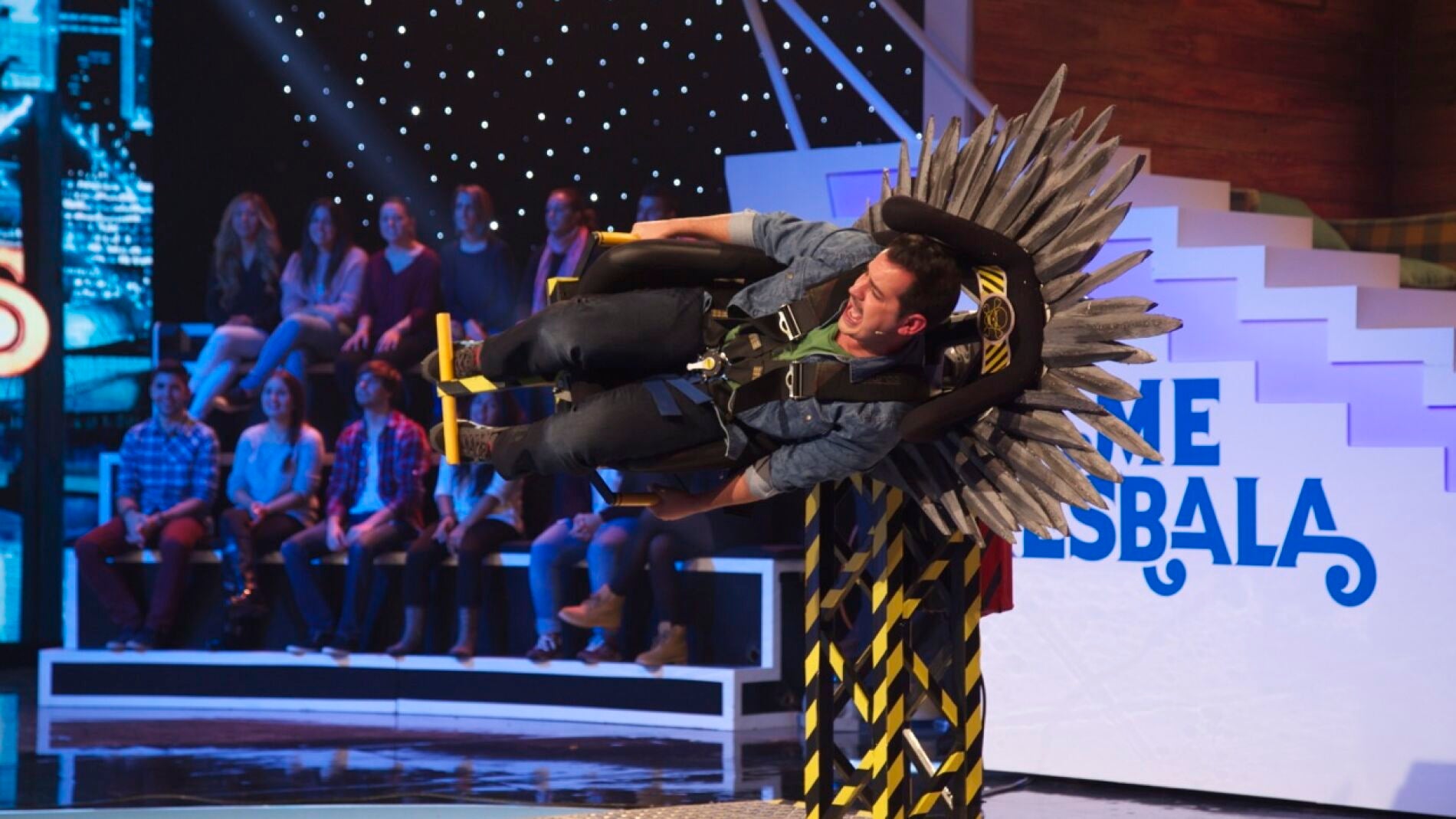 Carlos Pulido en el trono de hierro giratorio
