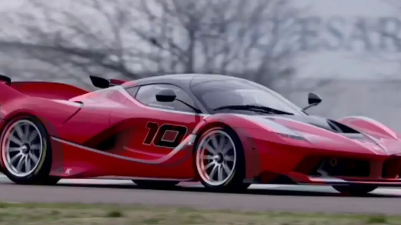 Vettel prueba el nuevo Ferrari... superdeportivo