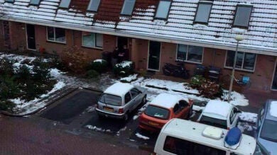 El calor de las lámparas derrite la nieve de un tejado y destapa una plantación de marihuana
