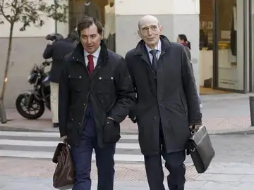 El exconsejero de Caja Madrid Ricardo Romero de Tejada (d) llega a declarar El exconsejero de Caja Madrid Ricardo Romero de Tejada (d) llega a declarar