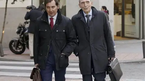 El exconsejero de Caja Madrid Ricardo Romero de Tejada (d) llega a declarar El exconsejero de Caja Madrid Ricardo Romero de Tejada (d) llega a declarar