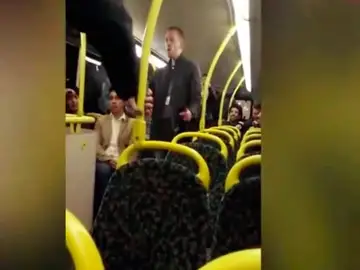 Dos españoles sufren un ataque racista en un autobús de Manchester: "Jodeos y volved a España" Dos españoles sufren un ataque racista en un autobús de Manchester: "Jodeos y volved a España"