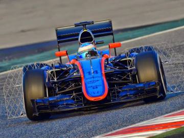 Fernando Alonso rueda en el Circuito de Barcelona-Montmeló