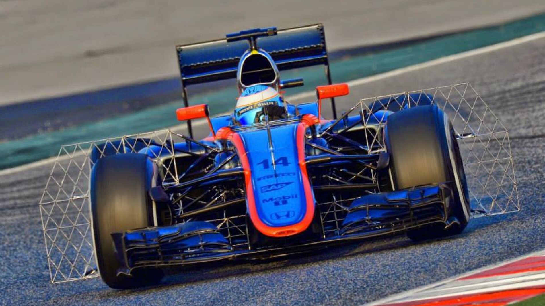 Fernando Alonso rueda en el Circuito de Barcelona-Montmel&oacute;