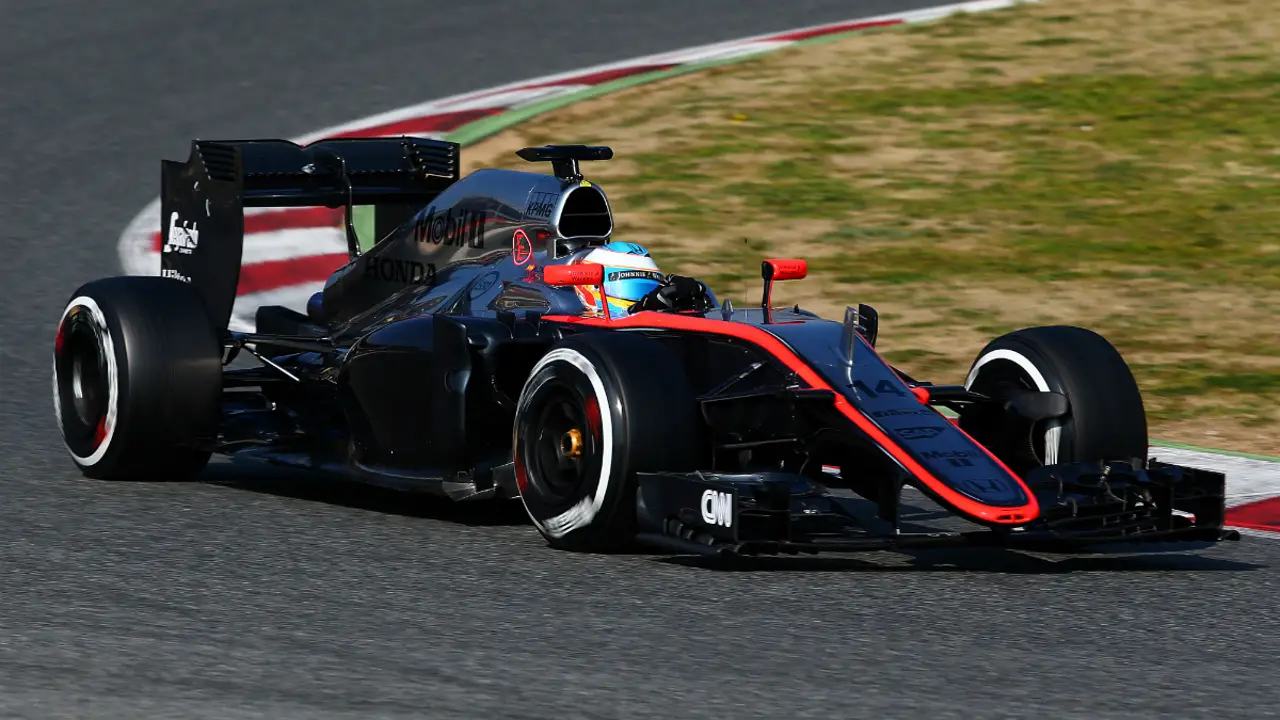 Alonso, con el MP4-30 en Montmeló