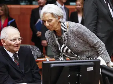 El ministro de Finanzas alemán, Wolfgang Schäuble, conversa con la directora gerente del FMI, Christine Lagarde El ministro de Finanzas alemán, Wolfgang Schäuble, conversa con la directora gerente del FMI, Christine Lagarde