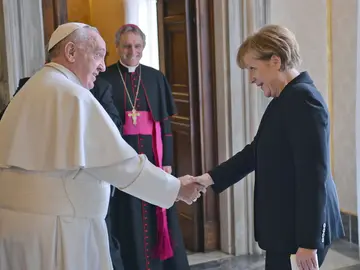 Merkel y el Papa Francisco en el Vaticano Merkel y el Papa Francisco en el Vaticano