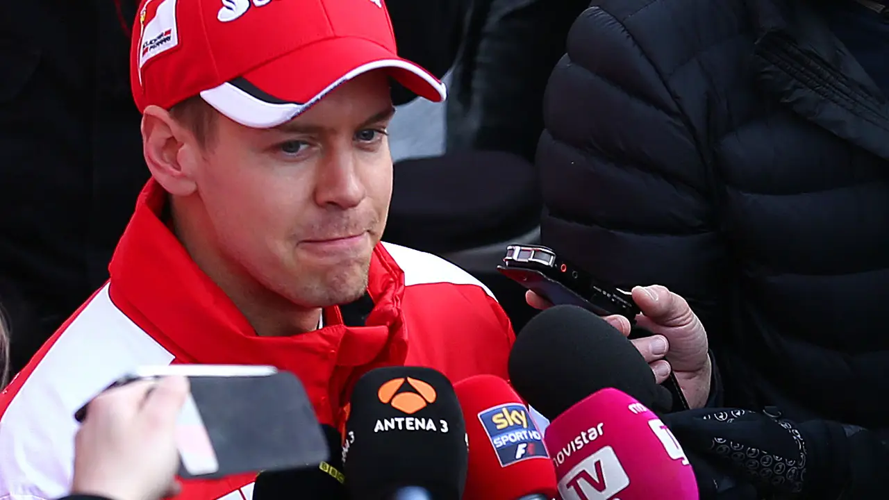 Vettel atiende a los medios en Montmeló