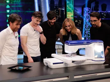 Marron, Pablo Motos, Javier Rey, Marta Hazas, Adrián Lastra y Pablo Motos en El Hormiguero 3.0 Marron, Pablo Motos, Javier Rey, Marta Hazas, Adrián Lastra y Pablo Motos en El Hormiguero 3.0