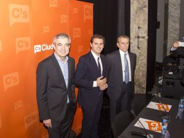 Luis Garicano, en primer plano en un acto de Ciudadanos, liderado por Albert Rivera. Luis Garicano, en primer plano en un acto de Ciudadanos, liderado por Albert Rivera.