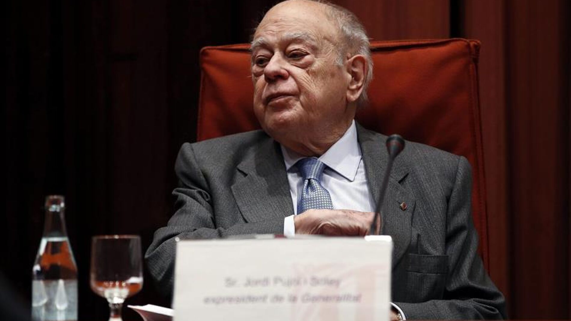 El expresidente de la Generalitat Jordi Pujol a su llegada a la sesi&oacute;n de la comisi&oacute;n de investigaci&oacute;n