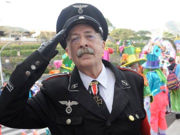 Juan José Gastañazatorre, disfrazado de militar nazi en Santa Cruz de Tenerife