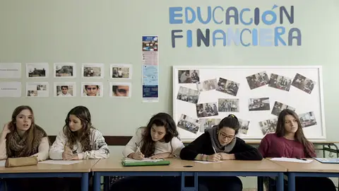 Alumnas de educación secundaria Alumnas de educación secundaria