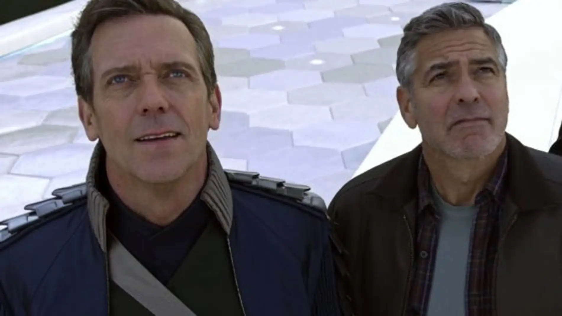 Hugh Laurie y George Clooney en 'Tomorrowland'