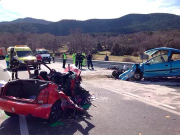 Estado de los vehículos tras el accidente en Ávila en el que han fallecido 5 personas. Estado de los vehículos tras el accidente en Ávila en el que han fallecido 5 personas.
