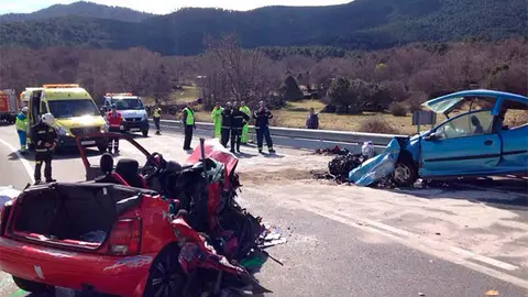 Estado de los vehículos tras el accidente en Ávila en el que han fallecido 5 personas. Estado de los vehículos tras el accidente en Ávila en el que han fallecido 5 personas.