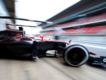 McLaren-Honda sale de boxes