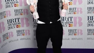 Ed Sheeran triunfa en los Brit Awards como mejor solista británico y mejor disco del año