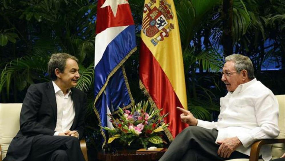 Raúl Castro recibe a Rodríguez Zapatero y Moratinos de visita en La Habana