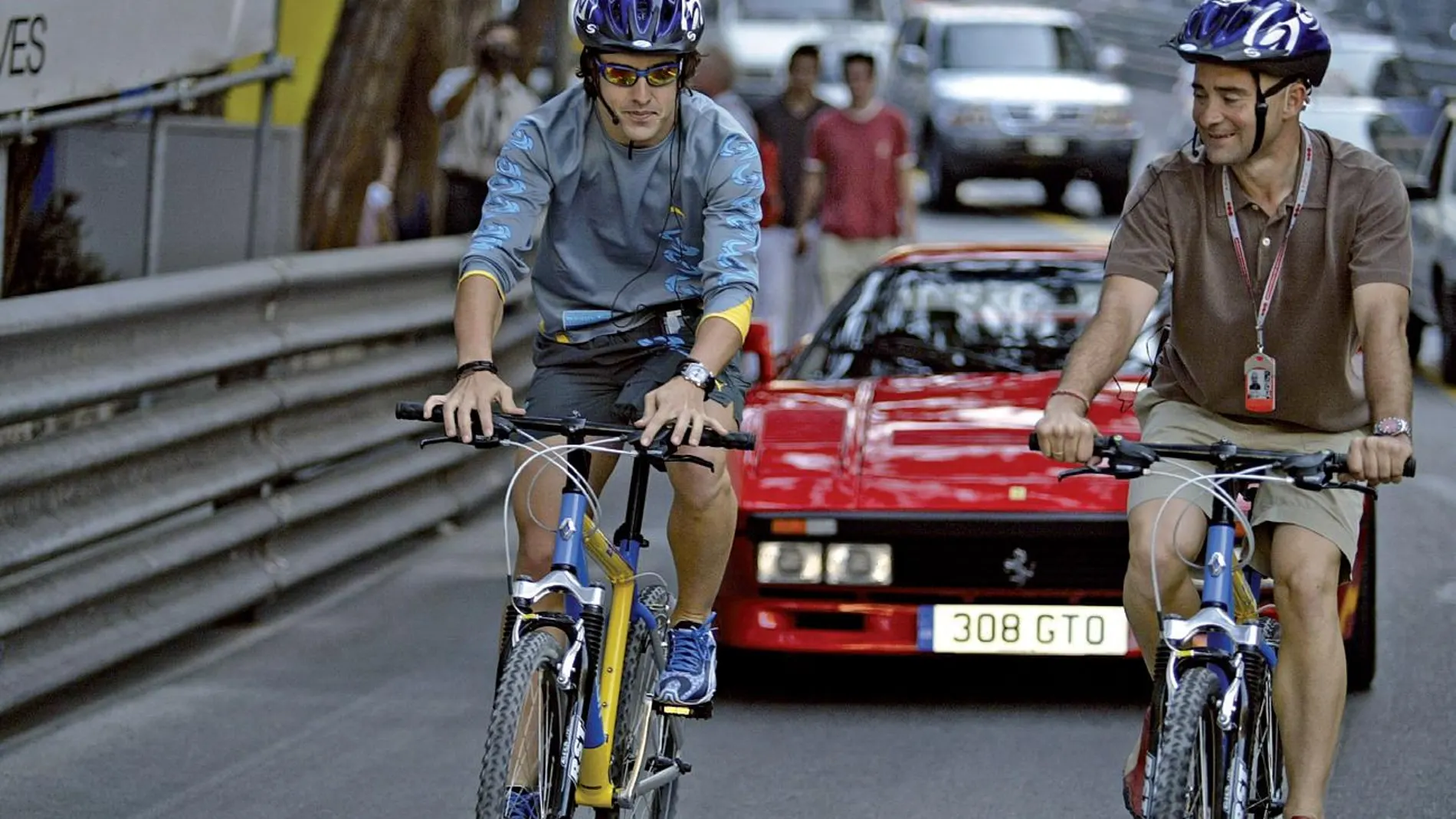 Antonio Lobato, en bici por Mónaco con Fernando Alonso