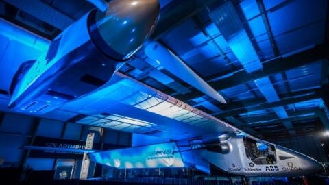 El avi&oacute;n, propulsado con energ&iacute;a solar, que dar&aacute; la vuelta al mundo. 