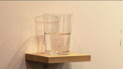 Un vaso de agua medio lleno entre las obras m&aacute;s controvertidas de ARCO 2015