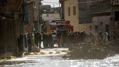 El pueblo zaragozano de Boquiñeni se queda aislado por la crecida del río Ebro