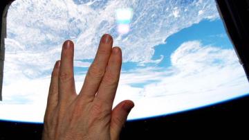 Un astronauta homenaje al capitán Spock desde el espacio