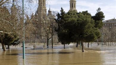 El caudal del río Ebro alcanza los 5'6 metros en Zaragoza y supera las previsiones 