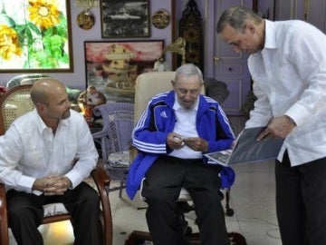 Fidel Castro recibe a 'los cinco'