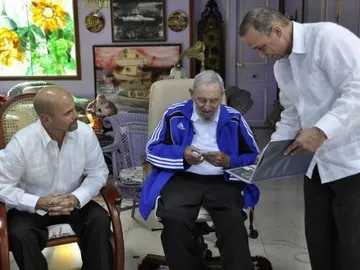 Fidel Castro recibe a 'los cinco' Fidel Castro recibe a 'los cinco'