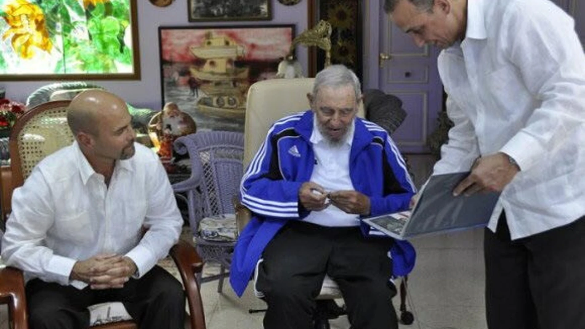 Fidel Castro recibe a 'los cinco' Fidel Castro recibe a 'los cinco'