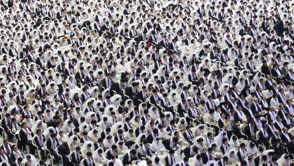 3.800 parejas contraen matrimonio en una boda multitudinaria en Corea del Sur