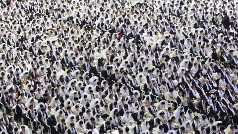 3.800 parejas contraen matrimonio en una boda multitudinaria en Corea del Sur