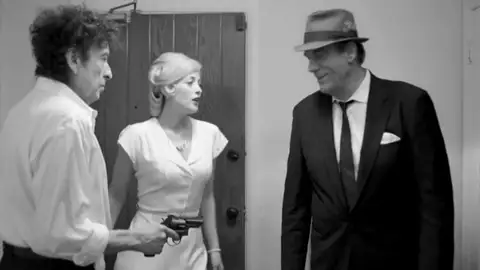 Bob Dylan estrena videoclip de “The night we called it a day”, tema de su album de versiones de Frank Sinatra. Bob Dylan estrena videoclip de “The night we called it a day”, tema de su album de versiones de Frank Sinatra.