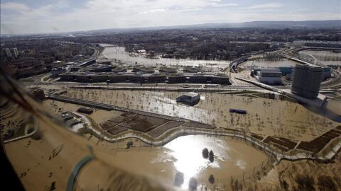 Contin&uacute;a el achique de agua del foro romano de Zaragoza
