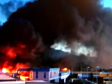 Investigan las causas del incendio en una gasolinera que obligó a desalojar a unas 60 personas en Pontevedra Investigan las causas del incendio en una gasolinera que obligó a desalojar a unas 60 personas en Pontevedra