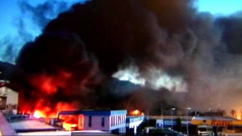 Investigan las causas del incendio en una gasolinera que oblig&oacute; a desalojar a unas 60 personas en Pontevedra