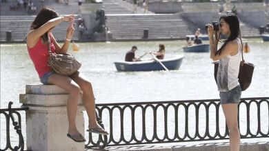 Los termómetros superan los 30 grados en Sevilla, Córdoba y Badajoz este viernes