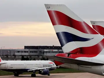 Aviones de British Airways, en el aeropuerto de Heathrow Aviones de British Airways, en el aeropuerto de Heathrow