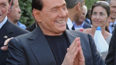 Berlusconi dice que una mujer madre no puede ejercer el cargo de alcaldesa