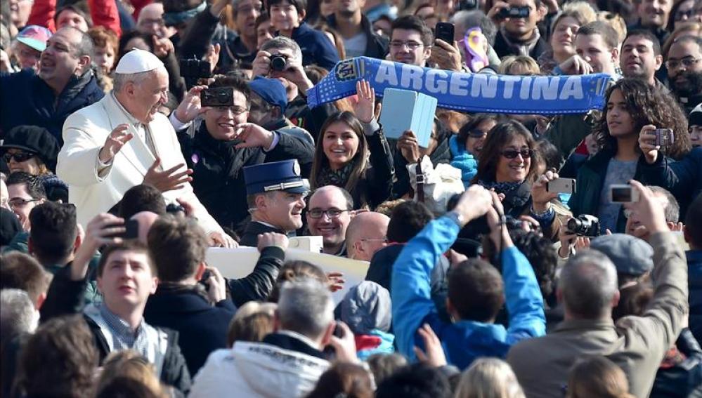 El Papa oficiará la misa de Jueves Santo y lavará los pies a detenidos en Roma